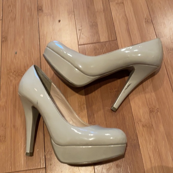 G by Guess Nude Platform Heels - Picture 1 of 4